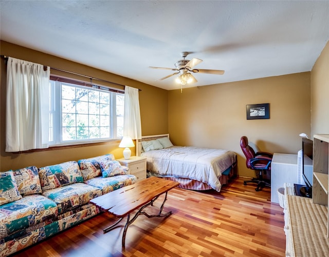 bedroom with light wood-style flooring and a ceiling fan