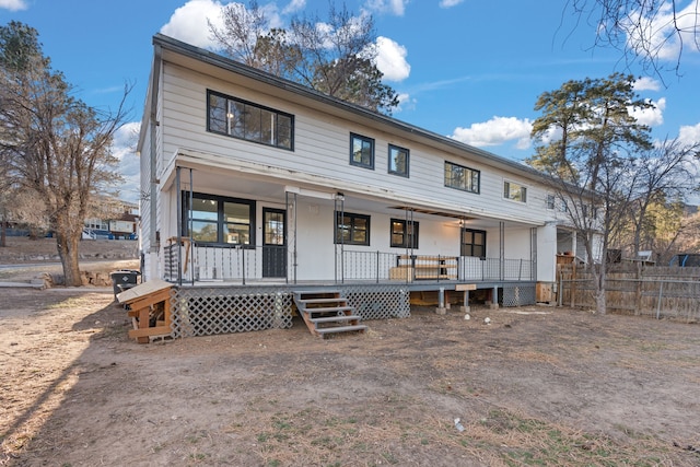 view of front of property featuring covered porch and fence