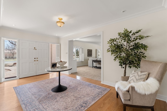 entryway with recessed lighting, baseboards, crown molding, and light wood finished floors