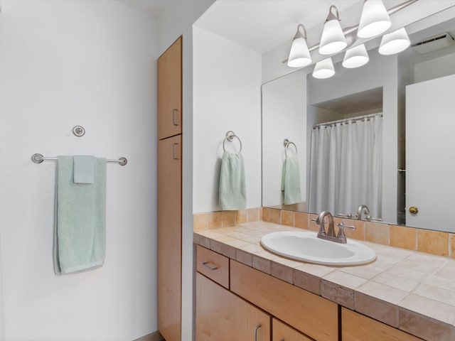 941 Calle Mejia Unit 715, Santa Fe, NM 87501 - bathroom featuring vanity and a shower with curtain