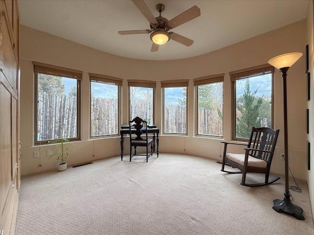 sunroom featuring visible vents and ceiling fan