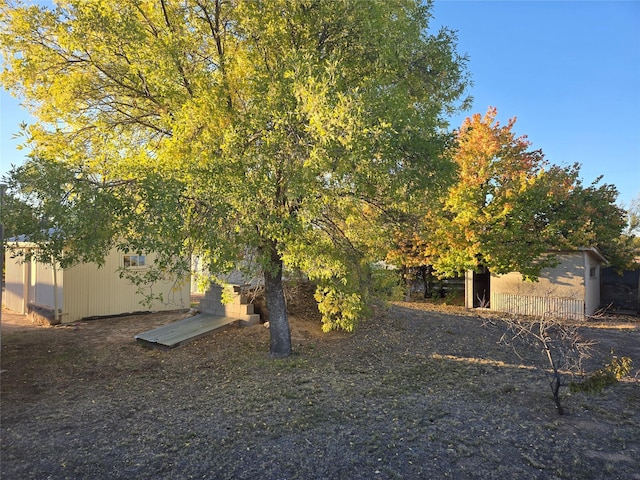 view of yard with an outdoor structure