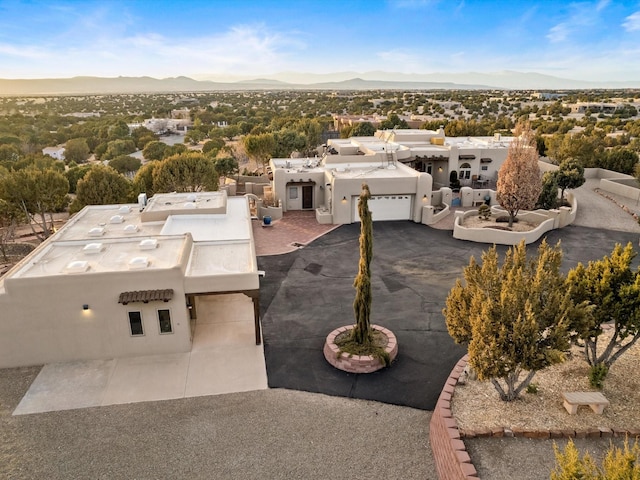 birds eye view of property featuring a mountain view