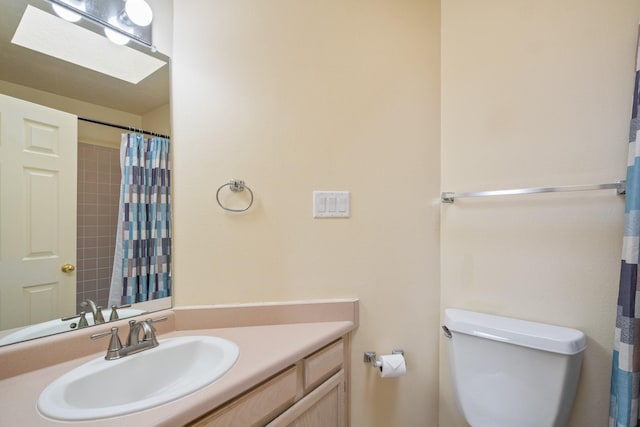 bathroom with vanity, curtained shower, and toilet