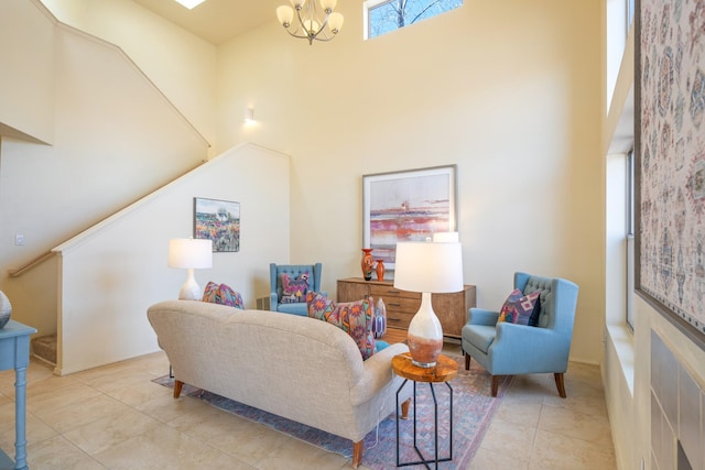 living area featuring an inviting chandelier, a towering ceiling, and light tile patterned flooring