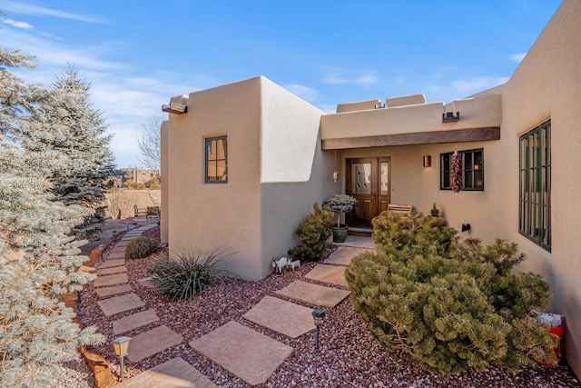 property entrance featuring stucco siding