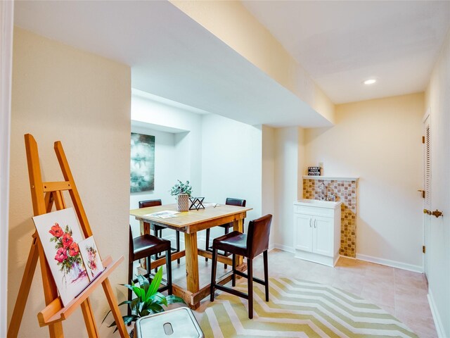 dining area with recessed lighting and baseboards