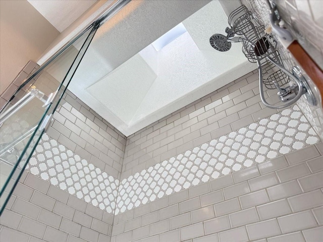 room details featuring tiled shower