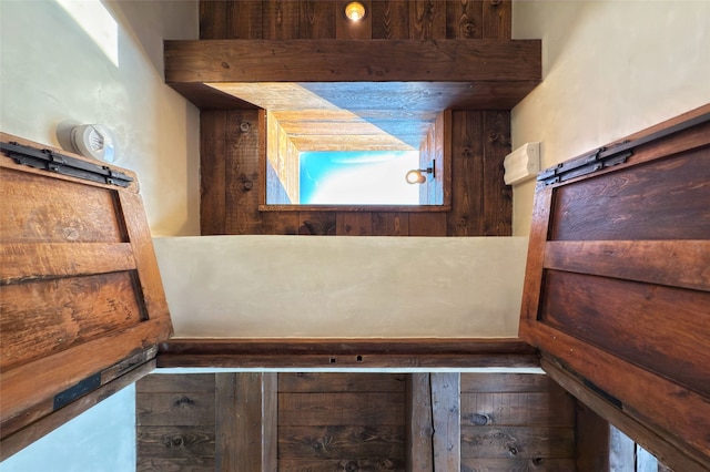 interior details featuring a barn door