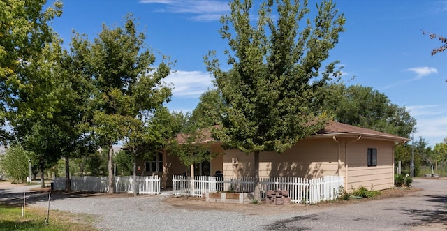 view of front of home featuring a fenced front yard