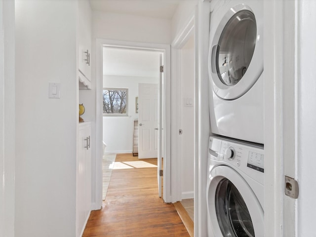 2606 Alamosa Dr, Santa Fe, NM 87505 - laundry room with laundry area, baseboards, light wood-style flooring, and stacked washing maching and dryer