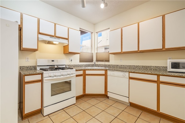 9 E Saddleback Mesa, Santa Fe, NM 87508 - kitchen with white appliances, under cabinet range hood, a sink, white cabinetry, and light tile patterned floors