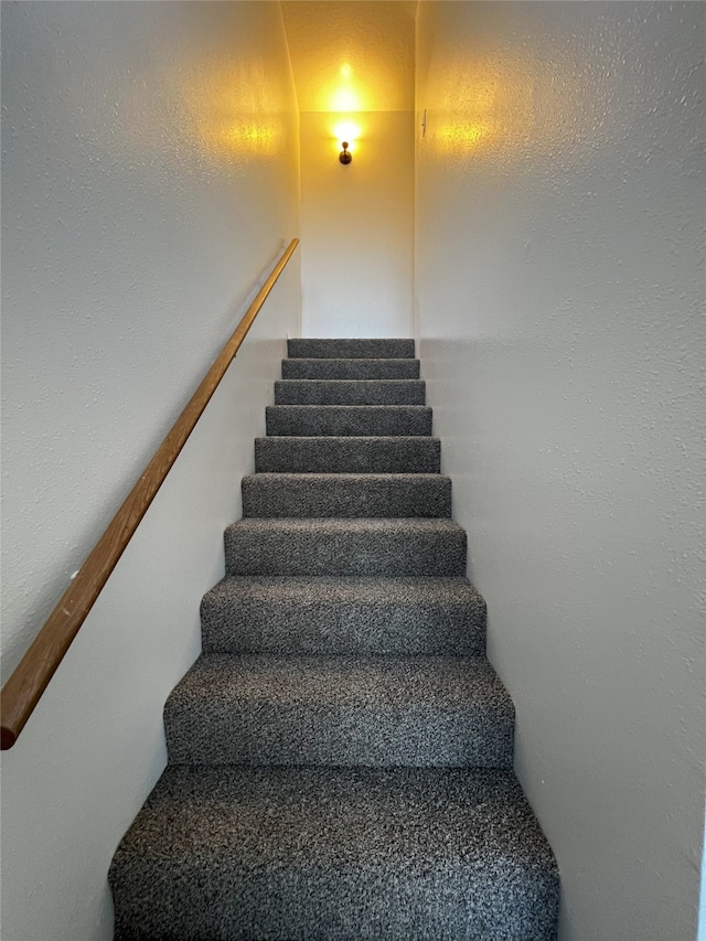 1666 Calle De Oriente Norte, Santa Fe, NM 87507 - view of staircase