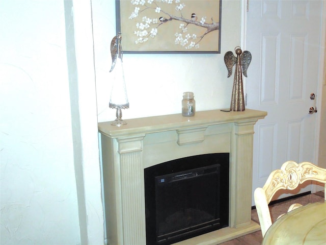 room details featuring a fireplace