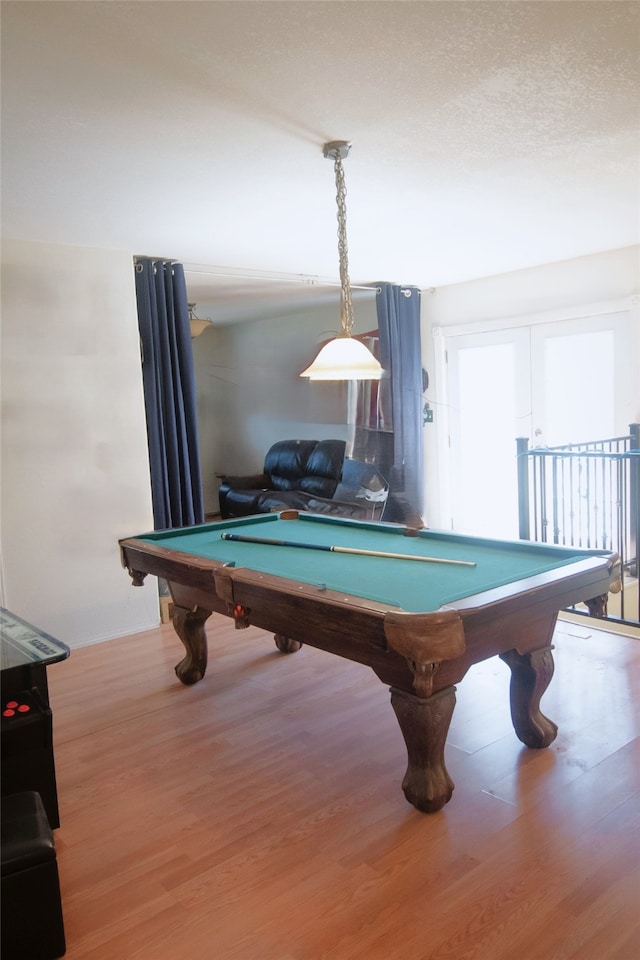 playroom with a textured ceiling, wood finished floors, and billiards