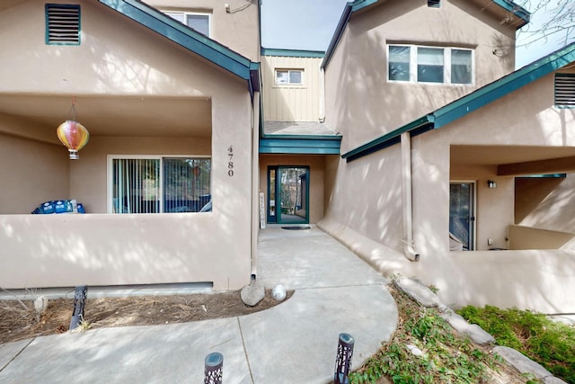 view of exterior entry with stucco siding