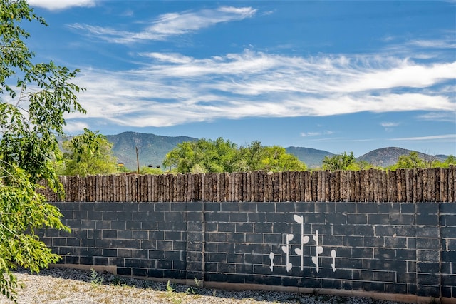908 Rio Vista St, Santa Fe, NM 87501 - property view of mountains