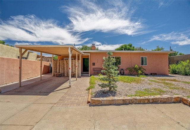 908 Rio Vista St, Santa Fe, NM 87501 - exterior space featuring driveway, stucco siding, and fence