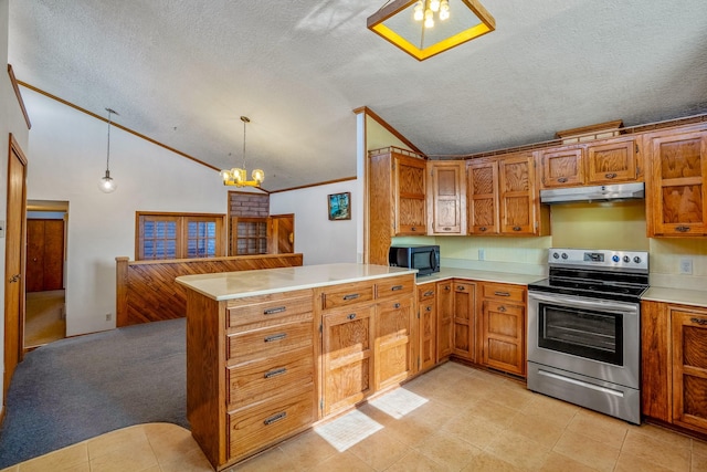 kitchen with a peninsula, under cabinet range hood, stainless steel range with electric stovetop, and vaulted ceiling