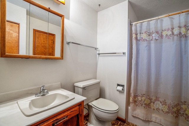 full bath featuring a shower with shower curtain, vanity, and toilet