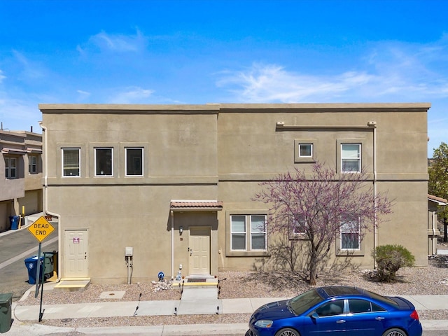 view of front facade featuring stucco siding