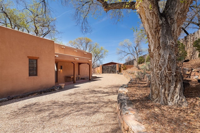 6 El Nido Ln, Santa Fe, NM 87506 - view of yard