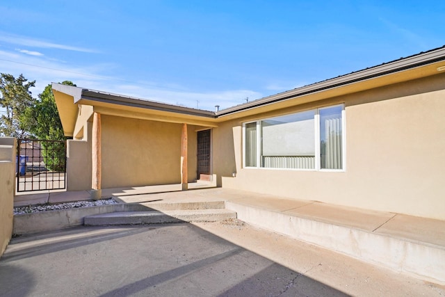 property entrance featuring stucco siding