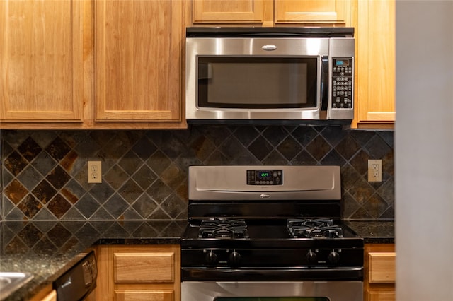1405 Vegas Verdes Unit 136, Santa Fe, NM 87507 - kitchen featuring stainless steel appliances and decorative backsplash