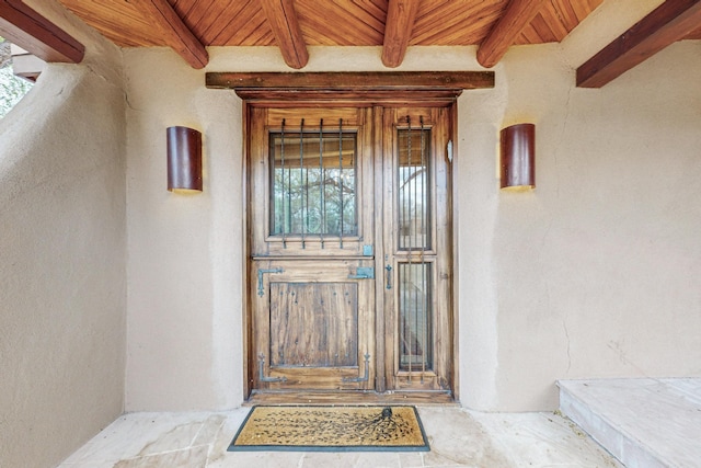 property entrance with stucco siding