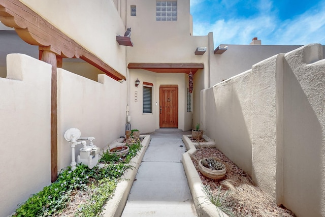 view of exterior entry with stucco siding