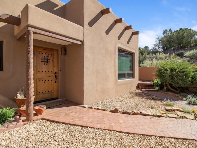 entrance to property with stucco siding