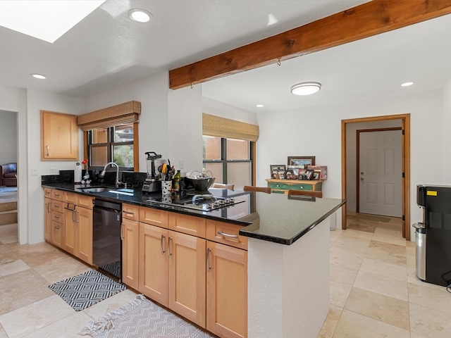 kitchen with recessed lighting, gas cooktop, a sink, a peninsula, and black dishwasher