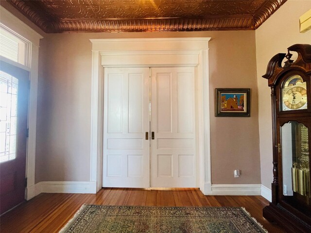 1607 8th St, Las Vegas, NM 87701 - entryway featuring wood finished floors and baseboards