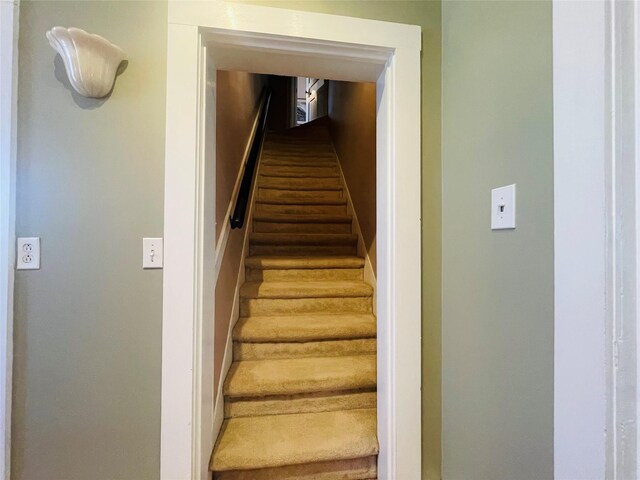 1607 8th St, Las Vegas, NM 87701 - view of stairway