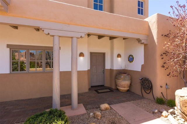 property entrance with stucco siding