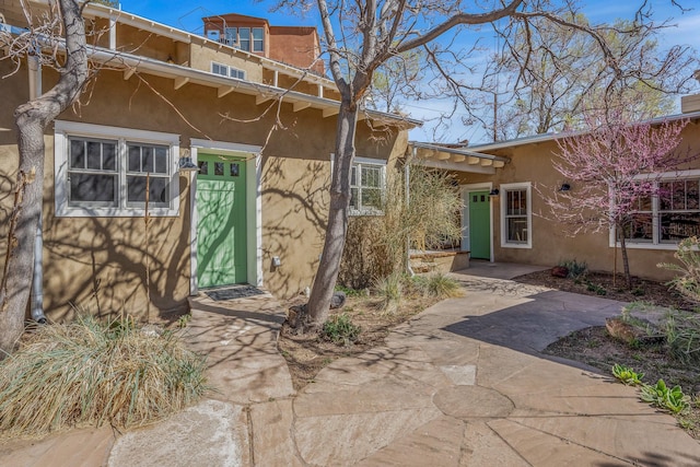 534 Hillside Ave, Santa Fe, NM 87501 - property entrance with stucco siding
