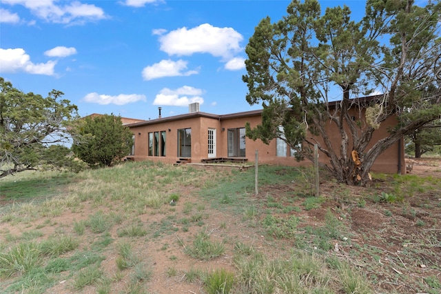 1 Jornada Loop, Santa Fe, NM 87508 - view of front of house with stucco siding and an attached garage