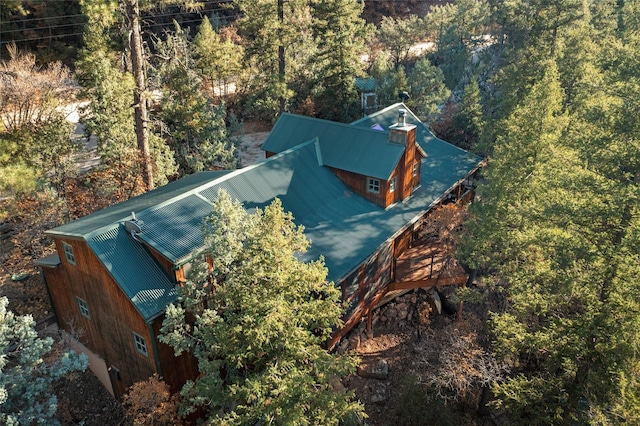 birds eye view of property featuring a wooded view