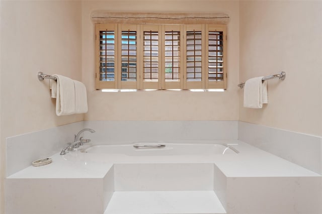 3101 Old Pecos Trl Unit 627, Santa Fe, NM 87505 - bathroom with a bath