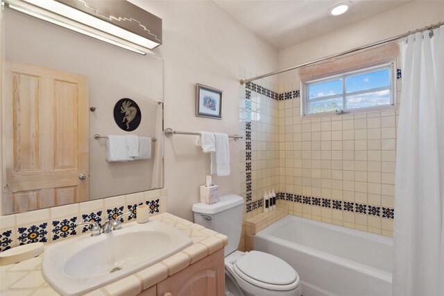3101 Old Pecos Trl Unit 627, Santa Fe, NM 87505 - full bath featuring toilet, shower / tub combo, and vanity