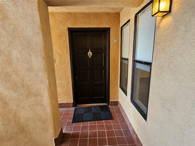 view of exterior entry featuring stucco siding