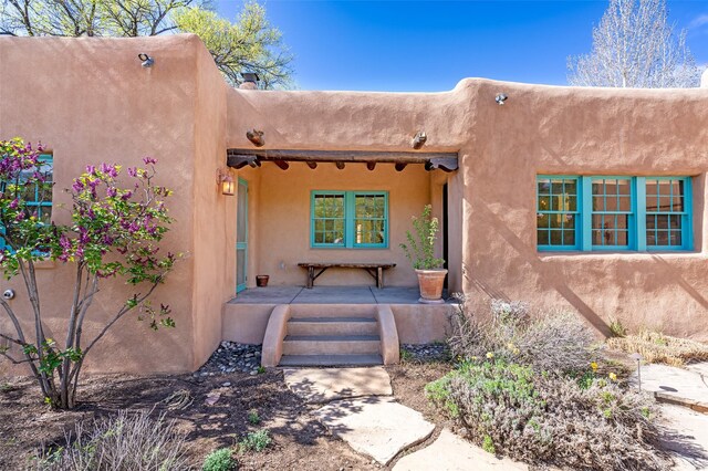 property entrance with covered porch