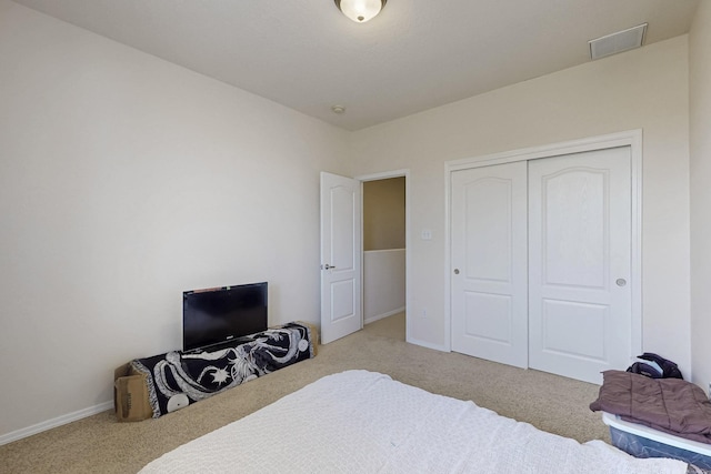 4359 San Benito St Unit B, Santa Fe, NM 87507 - bedroom featuring a closet, visible vents, baseboards, and carpet floors