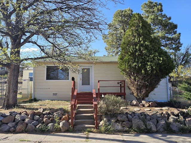 3546 Questa Dr, Los Alamos, NM 87544 - view of front of property featuring fence