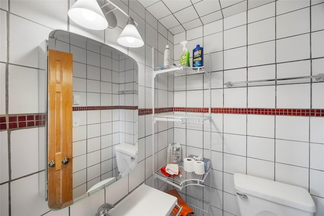 1 Azul Pl, Santa Fe, NM 87508 - bathroom with tile walls and toilet