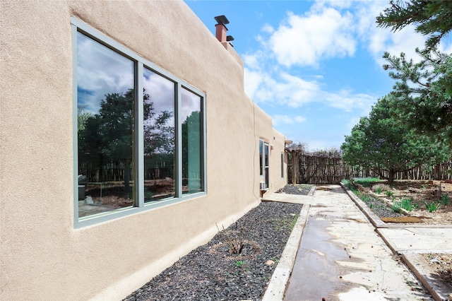 1 Azul Pl, Santa Fe, NM 87508 - view of home's exterior featuring stucco siding and a garden