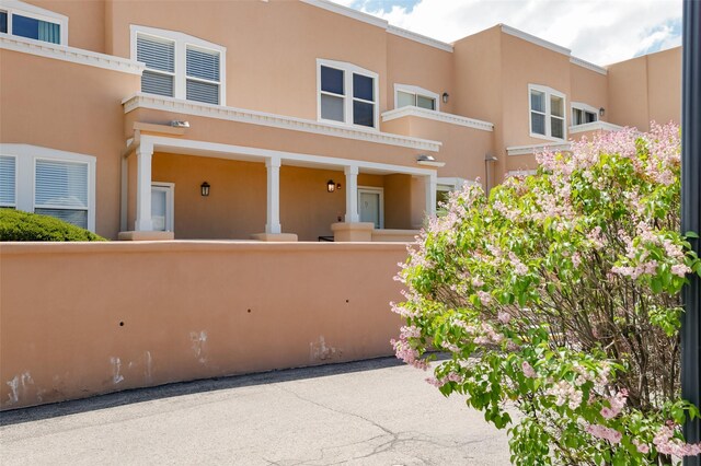 663 Bishops Lodge Rd Unit 71, Santa Fe, NM 87501 - view of front of house with stucco siding