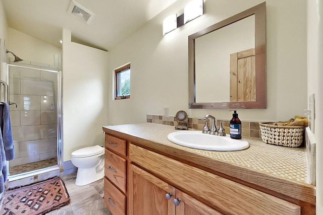 25A Lime Kiln Rd, Lamy, NM 87540 - full bath with a stall shower, toilet, lofted ceiling, and vanity