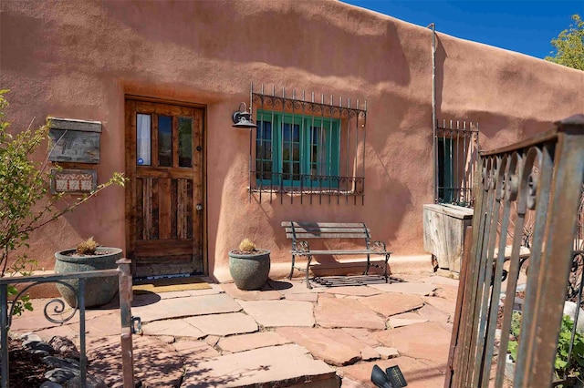 942 Canyon Unit A & B, Santa Fe, NM 87501 - entrance to property with a patio area