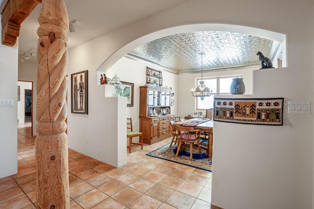 24 Camino Caballos Spur, Lamy, NM 87540 - dining room featuring arched walkways and a chandelier
